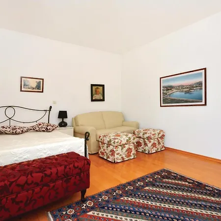 Beautiful In With House Sea View Apartmán