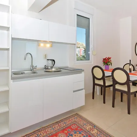 Beautiful In With House Sea View Apartmán